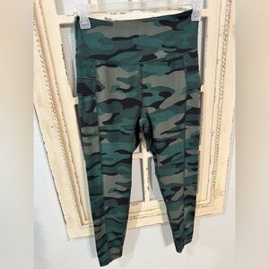 Women’s  Camouflage Leggings size Large